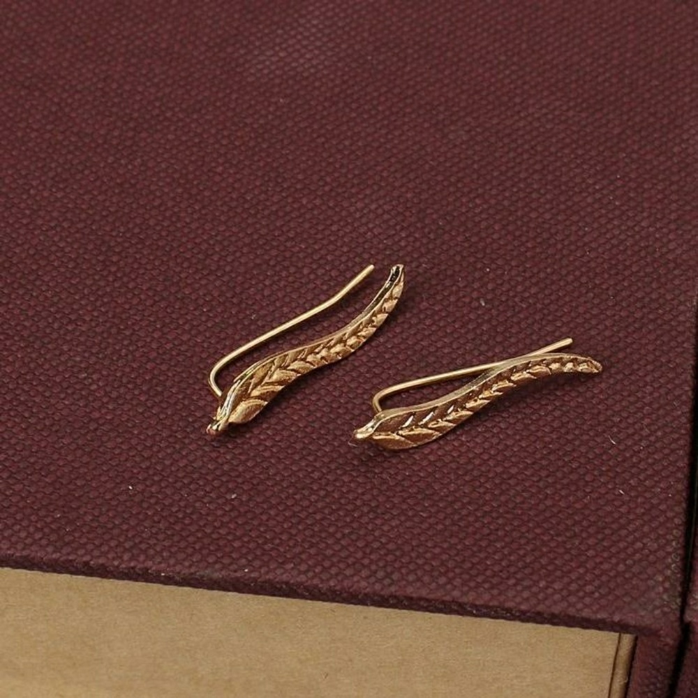 💖 Gold Leaf Blade Earrings - Picture 2 of 6